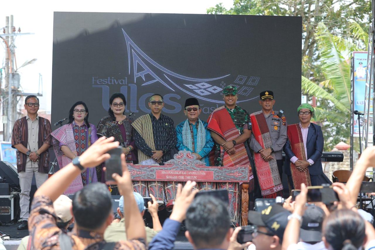 Festival Ulos dan Fashion 2025 Tapanuli Utara: Ulos Ditetapkan sebagai Identitas Budaya dan Produk Unggulan Ekspor